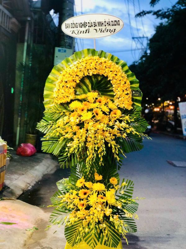 kệ hoa tang lễ hoa vàng – golden remembrance