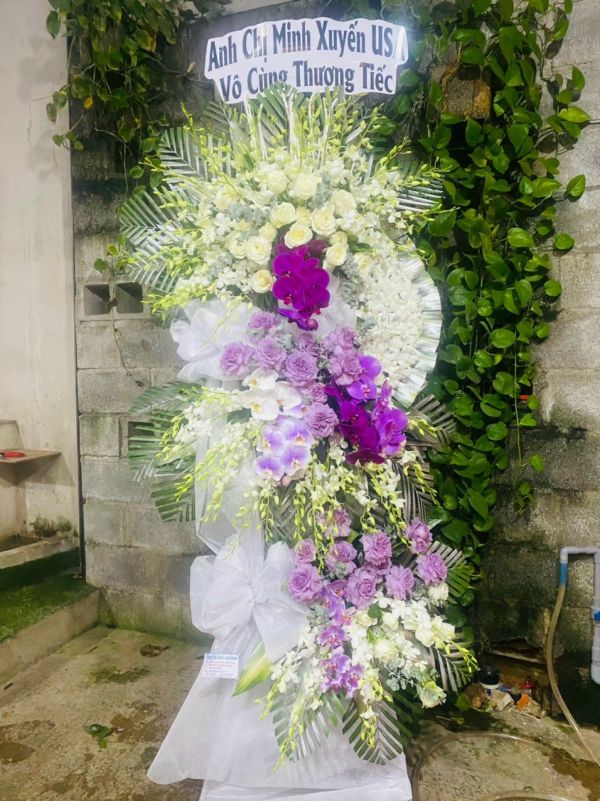 kệ hoa chia buồn tím trắng – lavender memory