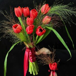 bó hoa cưới tulip Đỏ – red passion