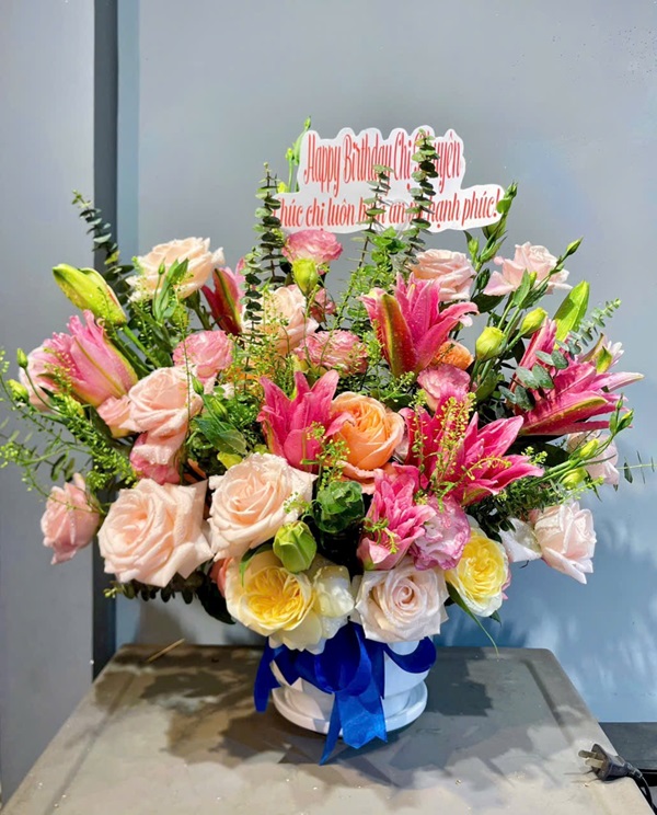 Giỏ Hoa Chúc Mừng Sang Trọng – Golden Blossom