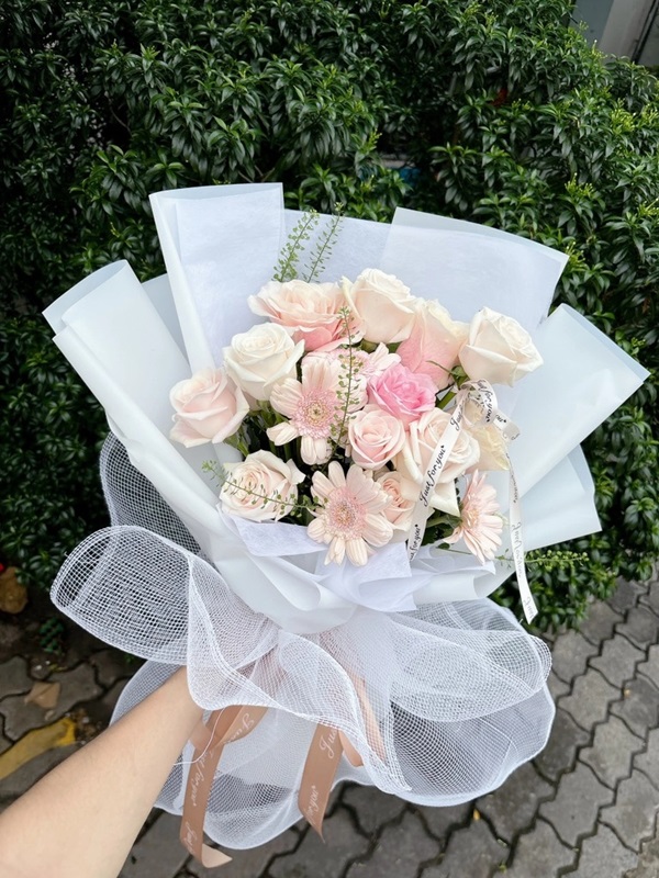 hoa tone trắng pastel