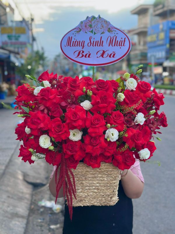 giỏ hoa sinh nhật tặng vợ