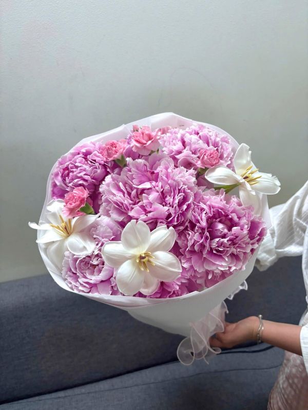 hoa chúc mừng tối giản