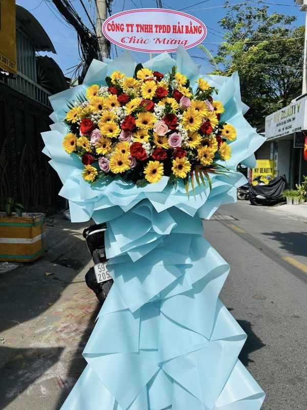 kệ hoa chúc mừng tone vàng