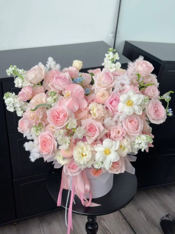 hoa chúc mừng tối giản tone pastell