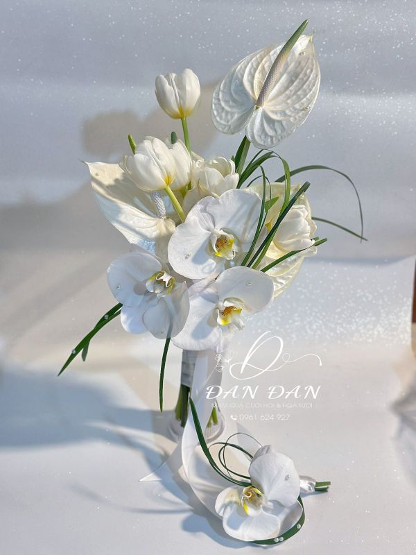 Hoa cưới cầm tay dáng rủ