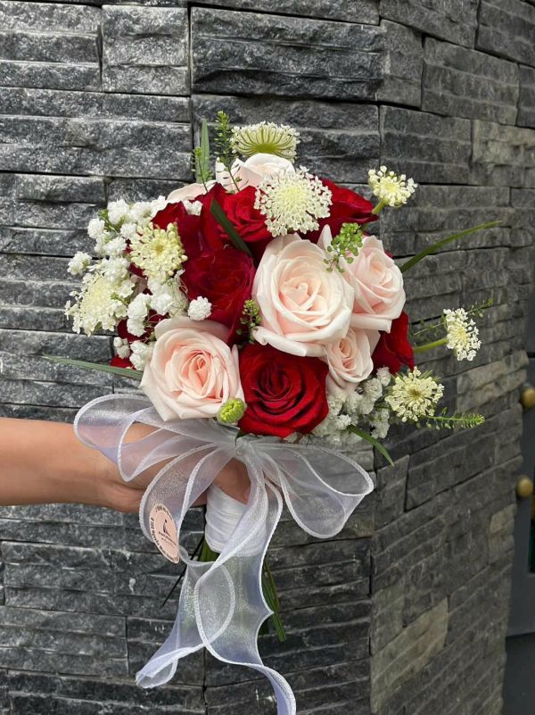 Hoa Cưới Tulip Và Hoa Hồng Khác Nhau Như Thế Nào? Gợi Ý Phù Hợp