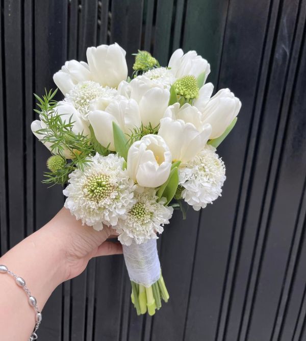 Hoa cưới cầm tay dáng tròn