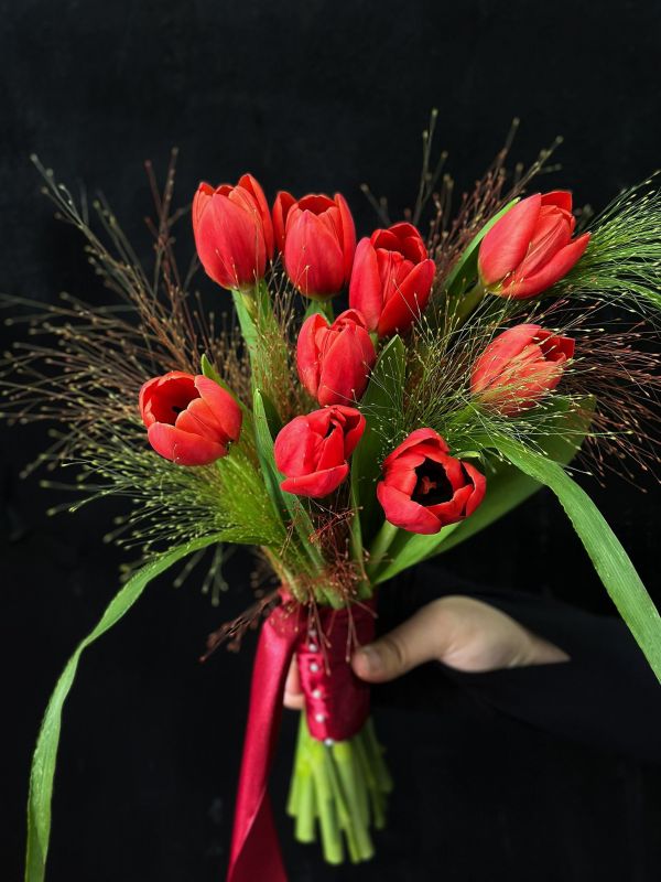Hoa cưới cầm tay hoa Tulip