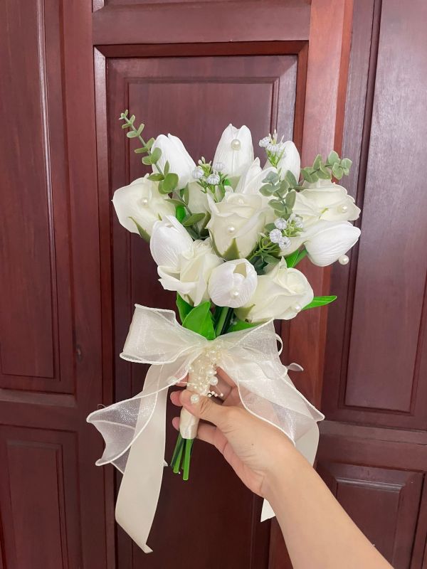 hoa-cuoi-tone-trang-toi-gian-5 bó hoa cưới tone trắng tối giản
