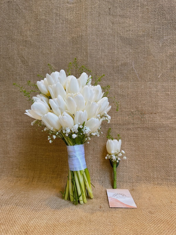 hoa-cuoi-tone-trang-toi-gian-7 Hoa cưới Tulip trắng