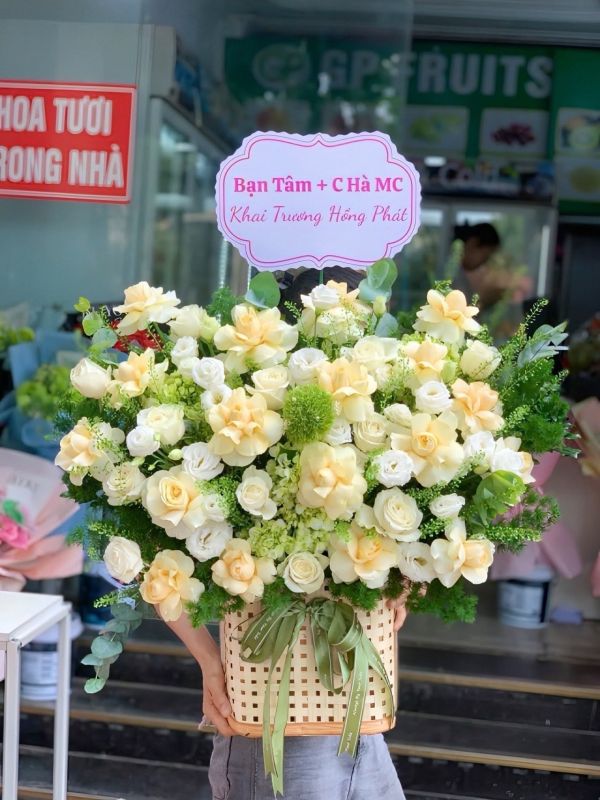 giỏ hoa khai trương tone trắng kem