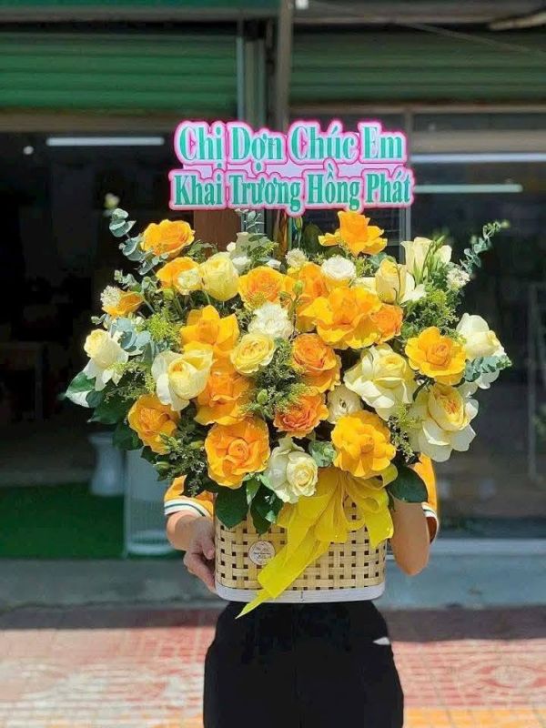 giỏ hoa khai trương màu vàng
