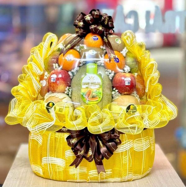gio-hoa-trai-cay-tone-vang-sang-trong-6 Giỏ hoa trái cây tone vàng